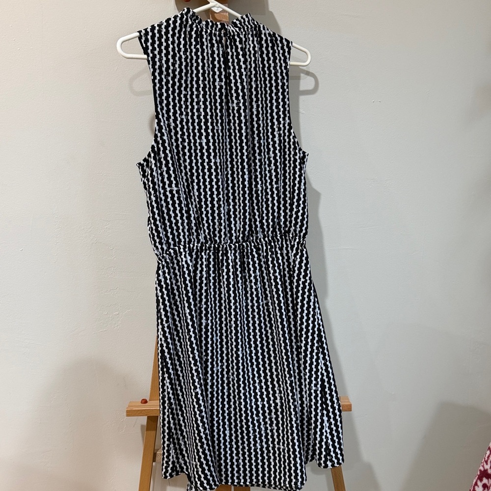 Apt. 9 Black and White Sleeveless Dress
Size M. - Picture 3 of 5